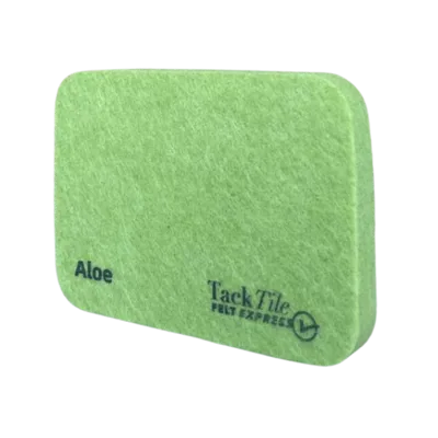 Groene viltplaat met de tekst "Aloe" en het logo van TackTile. Geschikt voor diverse toepassingen.