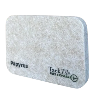 Papieren tegel in een rechthoekige vorm, gemaakt van vilt, met de tekst "Papyrus" en het logo van TackTile.