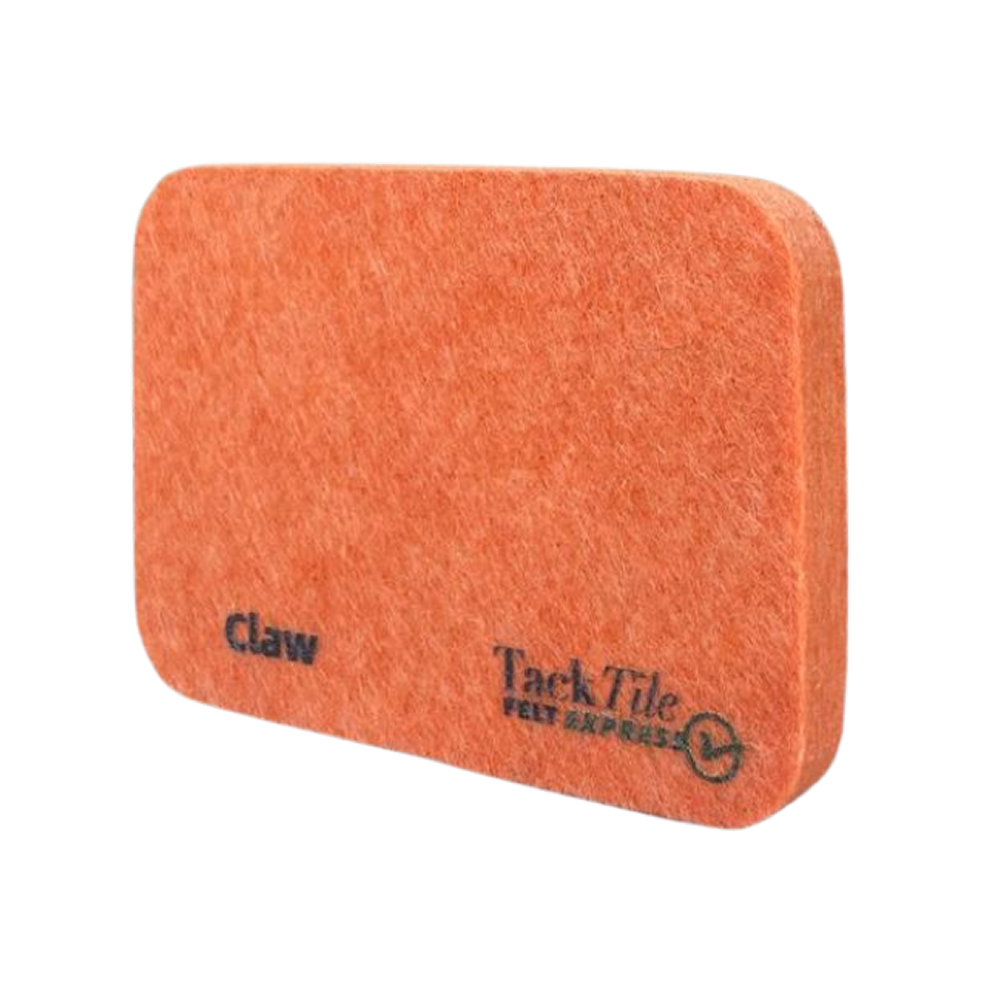 Oranje viltblok met afgeronde hoeken en het woord 'Claw' erop gedrukt. Geschikt voor creatieve projecten.