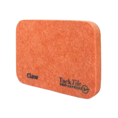 Oranje viltblok met afgeronde hoeken en het woord 'Claw' erop gedrukt. Geschikt voor creatieve projecten.