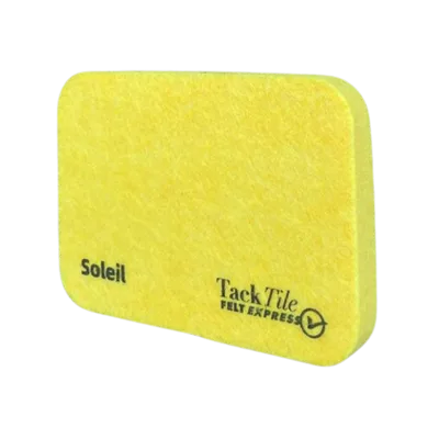 Geel viltblokje met afgeronde hoeken, merknaam 'Soleil' en 'TackTile Felt Express' op de zijkant.