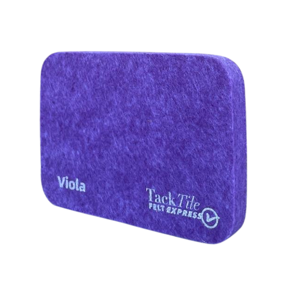 Paarse vilten ondergrond met de tekst "Viola TackTile Felt Express" aan de zijkant.