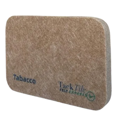 Bruine viltplaat met de tekst "Tabacco" en "TackTile Felt Express" erop gedrukt.